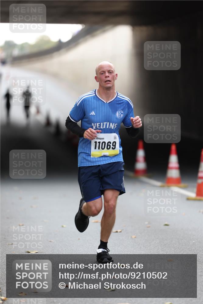 05.10.2025 - 20. swb-Marathon Bremen Michael Strokosch http://msf.ph/oto/9210502 05.10.2025 10:36:50 Laufen 11069 meine-sportfotos.de