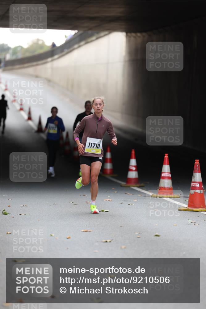 05.10.2025 - 20. swb-Marathon Bremen Michael Strokosch http://msf.ph/oto/9210506 05.10.2025 10:37:00 Laufen 11710 meine-sportfotos.de