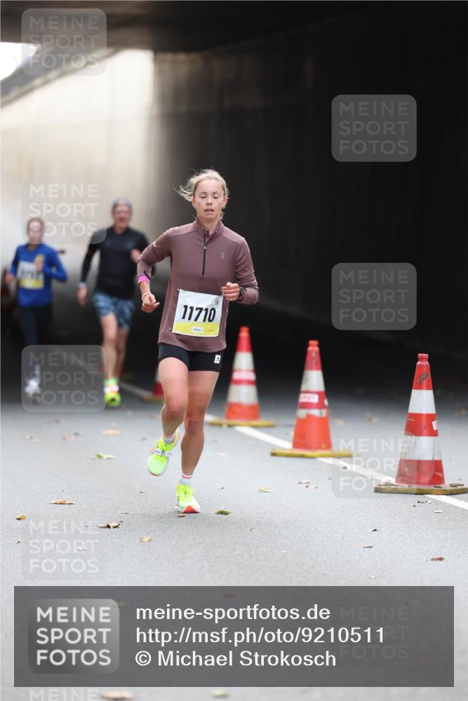 05.10.2025 - 20. swb-Marathon Bremen Michael Strokosch http://msf.ph/oto/9210511 05.10.2025 10:37:01 Laufen 11710 meine-sportfotos.de