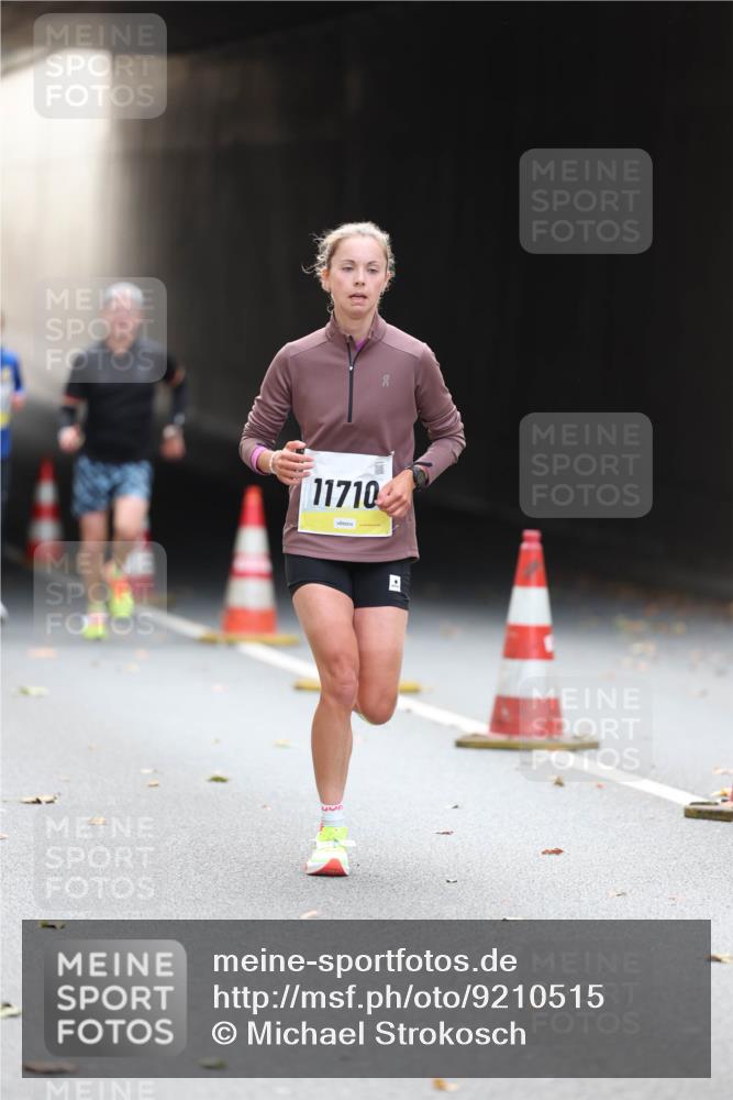 05.10.2025 - 20. swb-Marathon Bremen Michael Strokosch http://msf.ph/oto/9210515 05.10.2025 10:37:02 Laufen 11710 meine-sportfotos.de