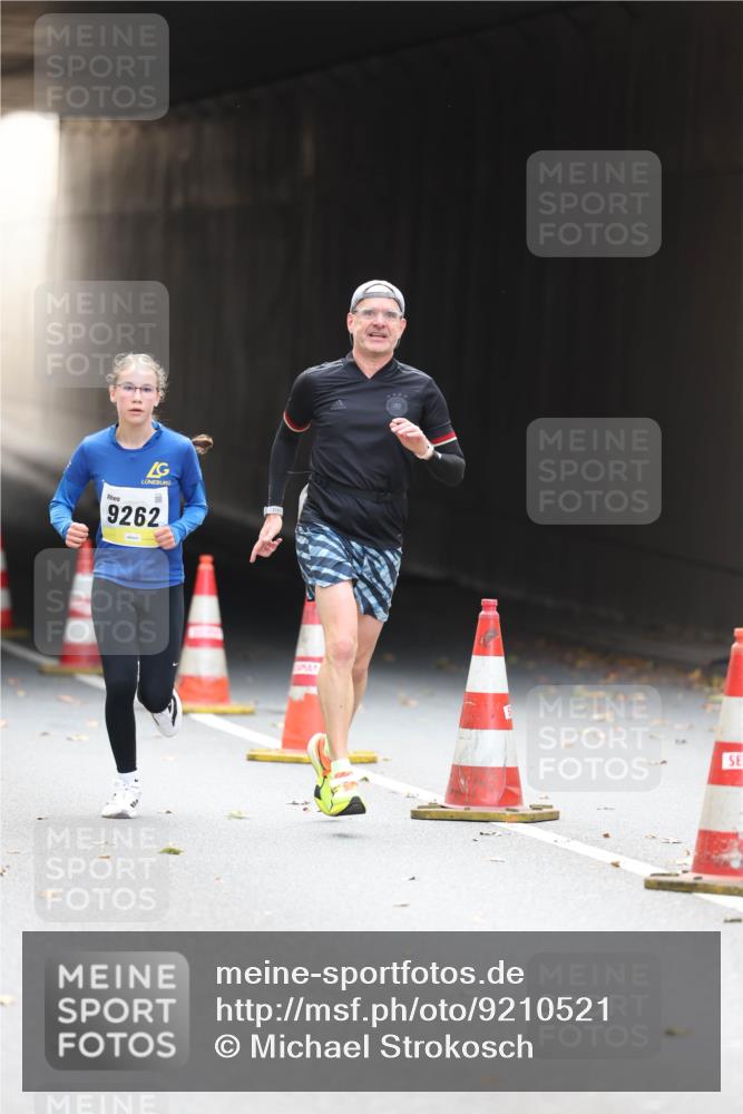 05.10.2025 - 20. swb-Marathon Bremen Michael Strokosch http://msf.ph/oto/9210521 05.10.2025 10:37:05 Laufen 9262 meine-sportfotos.de