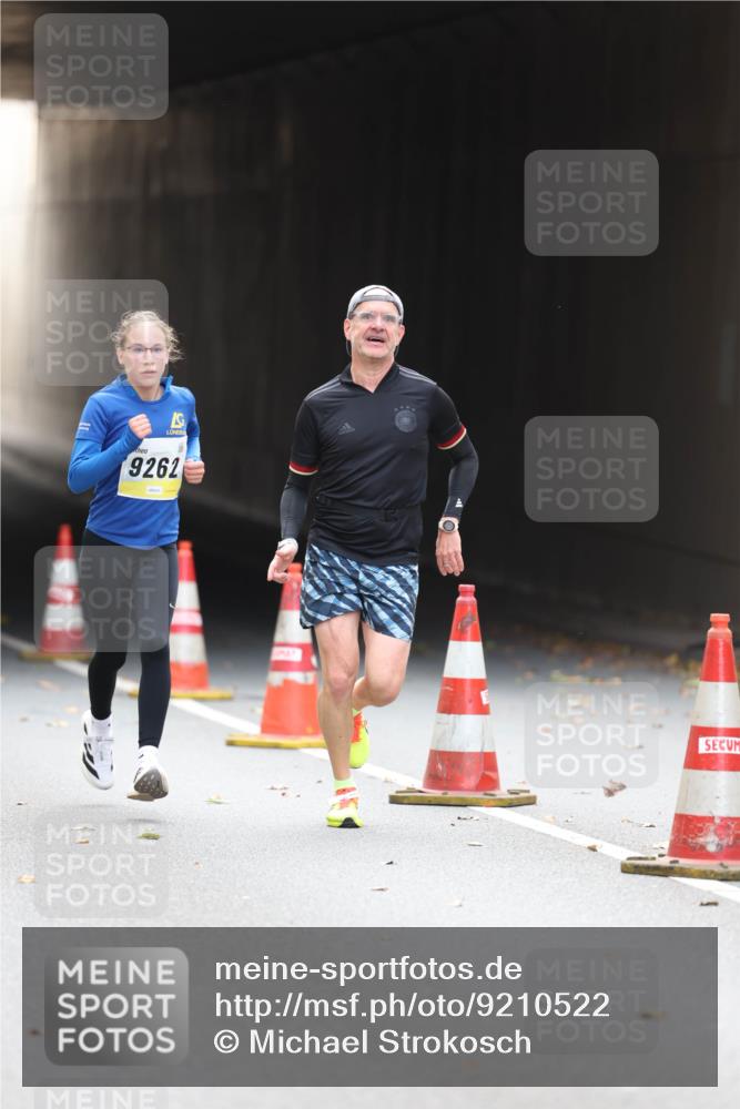 05.10.2025 - 20. swb-Marathon Bremen Michael Strokosch http://msf.ph/oto/9210522 05.10.2025 10:37:05 Laufen 9262 meine-sportfotos.de