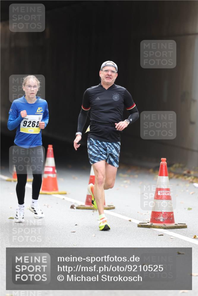 05.10.2025 - 20. swb-Marathon Bremen Michael Strokosch http://msf.ph/oto/9210525 05.10.2025 10:37:06 Laufen 9262 meine-sportfotos.de