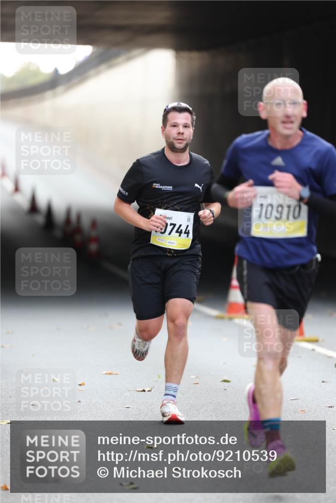 05.10.2025 - 20. swb-Marathon Bremen Michael Strokosch http://msf.ph/oto/9210539 05.10.2025 10:37:14 Laufen 0744, 10910 meine-sportfotos.de