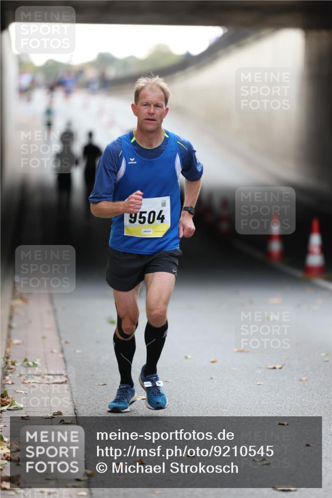 05.10.2025 - 20. swb-Marathon Bremen Michael Strokosch http://msf.ph/oto/9210545 05.10.2025 10:37:17 Laufen 9504 meine-sportfotos.de