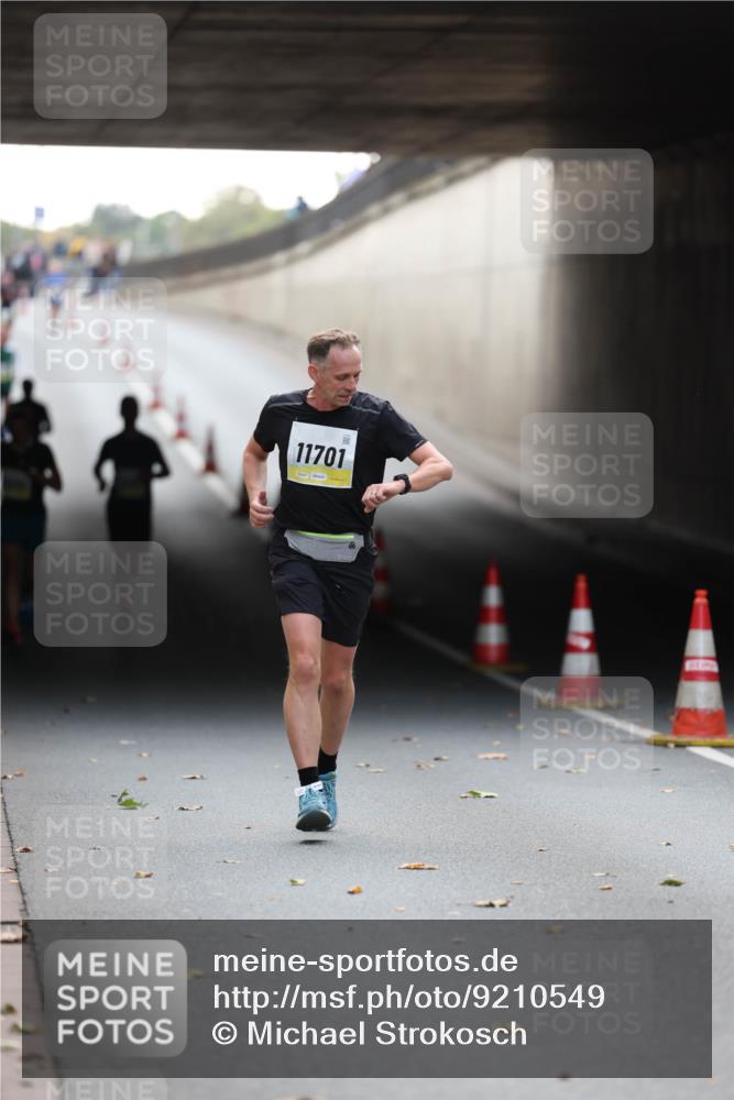 05.10.2025 - 20. swb-Marathon Bremen Michael Strokosch http://msf.ph/oto/9210549 05.10.2025 10:37:19 Laufen 11701 meine-sportfotos.de