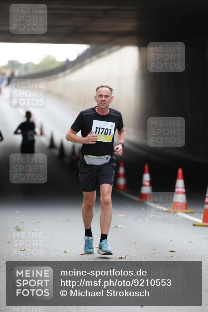 05.10.2025 - 20. swb-Marathon Bremen Michael Strokosch http://msf.ph/oto/9210553 05.10.2025 10:37:20 Laufen 11701 meine-sportfotos.de