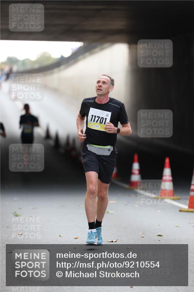 05.10.2025 - 20. swb-Marathon Bremen Michael Strokosch http://msf.ph/oto/9210554 05.10.2025 10:37:20 Laufen 11701 meine-sportfotos.de