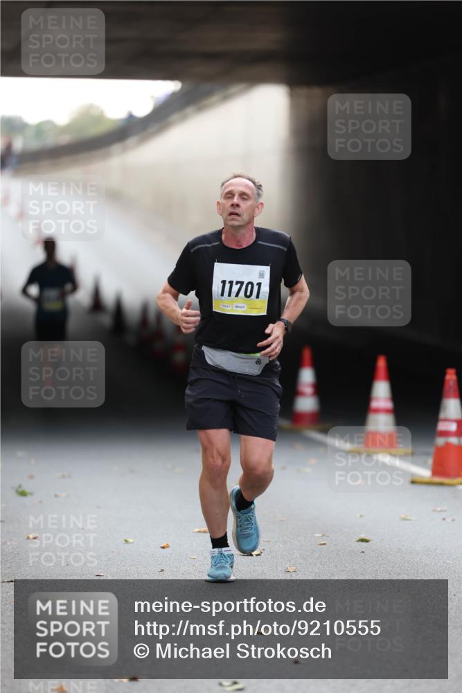 05.10.2025 - 20. swb-Marathon Bremen Michael Strokosch http://msf.ph/oto/9210555 05.10.2025 10:37:20 Laufen 11701, 02647 meine-sportfotos.de