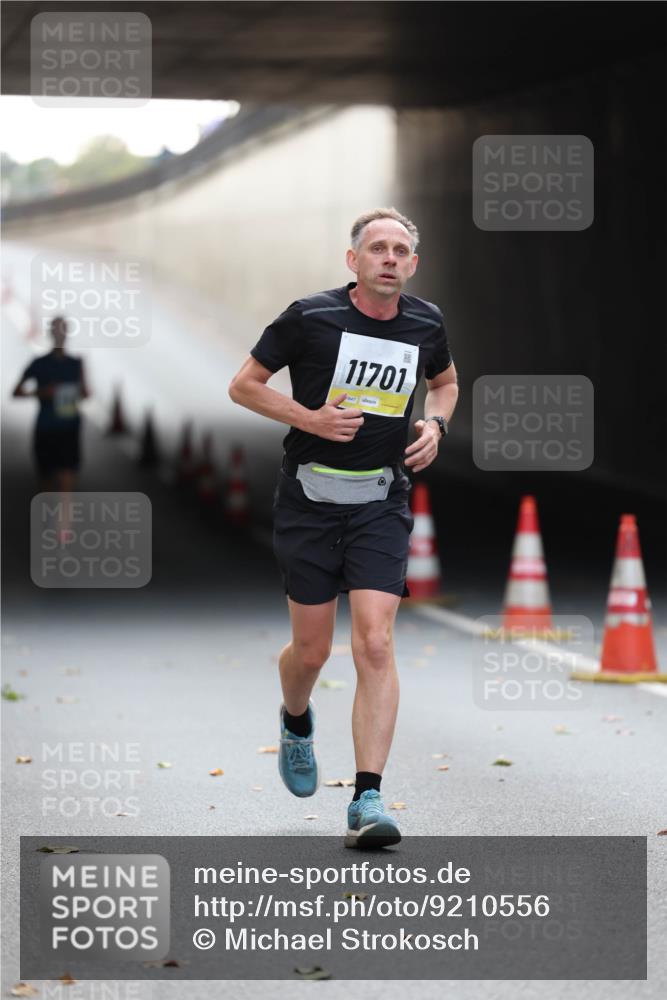 05.10.2025 - 20. swb-Marathon Bremen Michael Strokosch http://msf.ph/oto/9210556 05.10.2025 10:37:21 Laufen 11701 meine-sportfotos.de