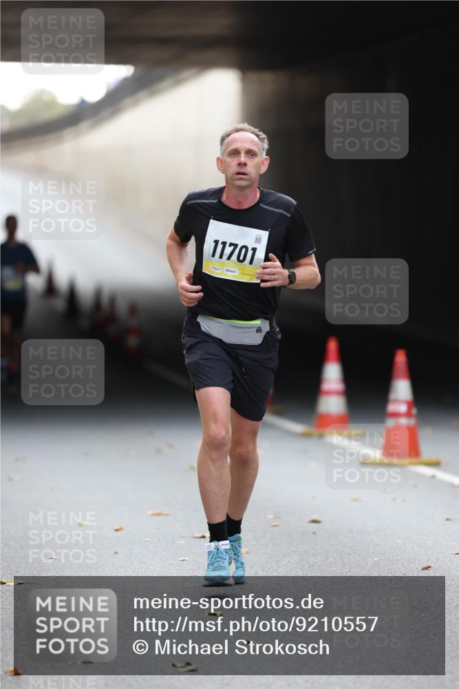 05.10.2025 - 20. swb-Marathon Bremen Michael Strokosch http://msf.ph/oto/9210557 05.10.2025 10:37:21 Laufen 11701 meine-sportfotos.de