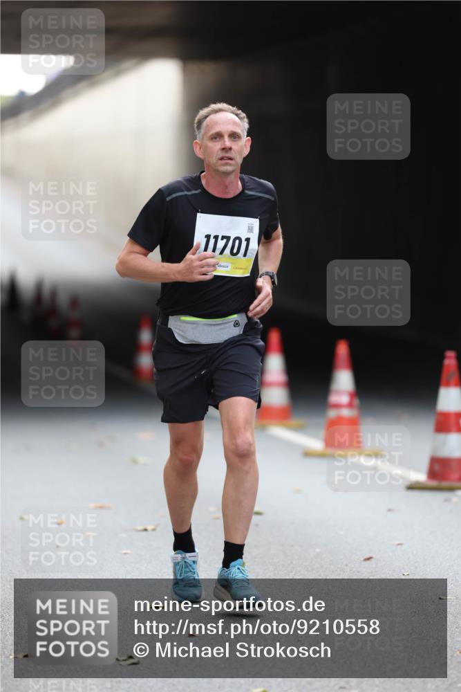 05.10.2025 - 20. swb-Marathon Bremen Michael Strokosch http://msf.ph/oto/9210558 05.10.2025 10:37:21 Laufen 11701 meine-sportfotos.de