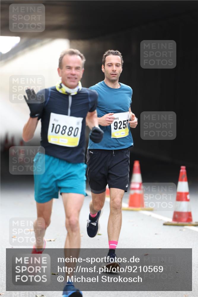 05.10.2025 - 20. swb-Marathon Bremen Michael Strokosch http://msf.ph/oto/9210569 05.10.2025 10:37:28 Laufen 10880, 9257, 01832 meine-sportfotos.de