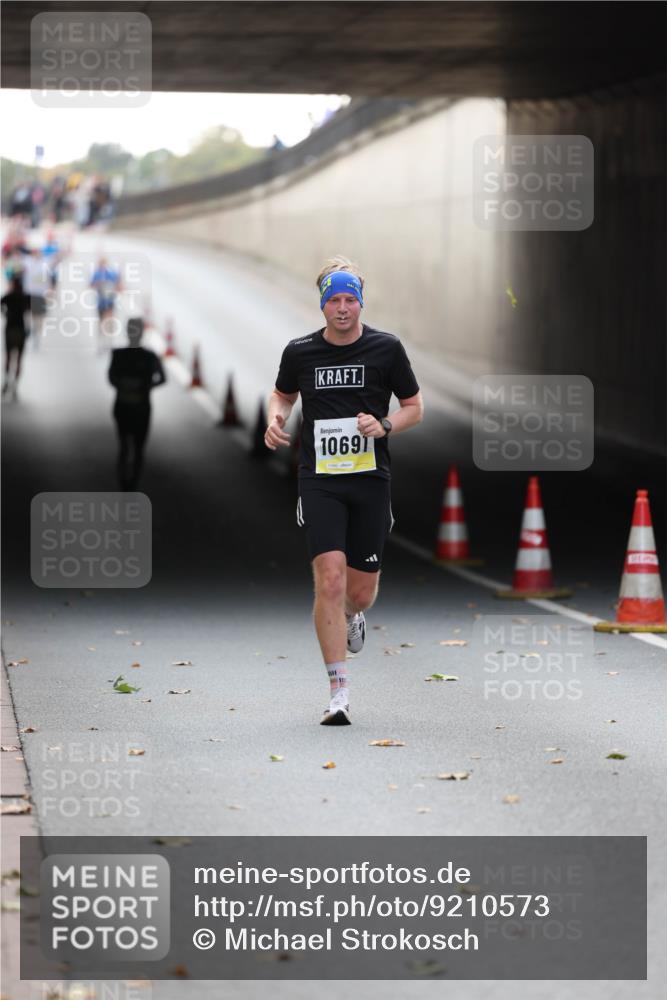 05.10.2025 - 20. swb-Marathon Bremen Michael Strokosch http://msf.ph/oto/9210573 05.10.2025 10:37:32 Laufen 10691 meine-sportfotos.de