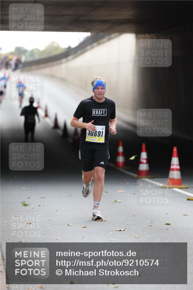 05.10.2025 - 20. swb-Marathon Bremen Michael Strokosch http://msf.ph/oto/9210574 05.10.2025 10:37:32 Laufen 10691 meine-sportfotos.de
