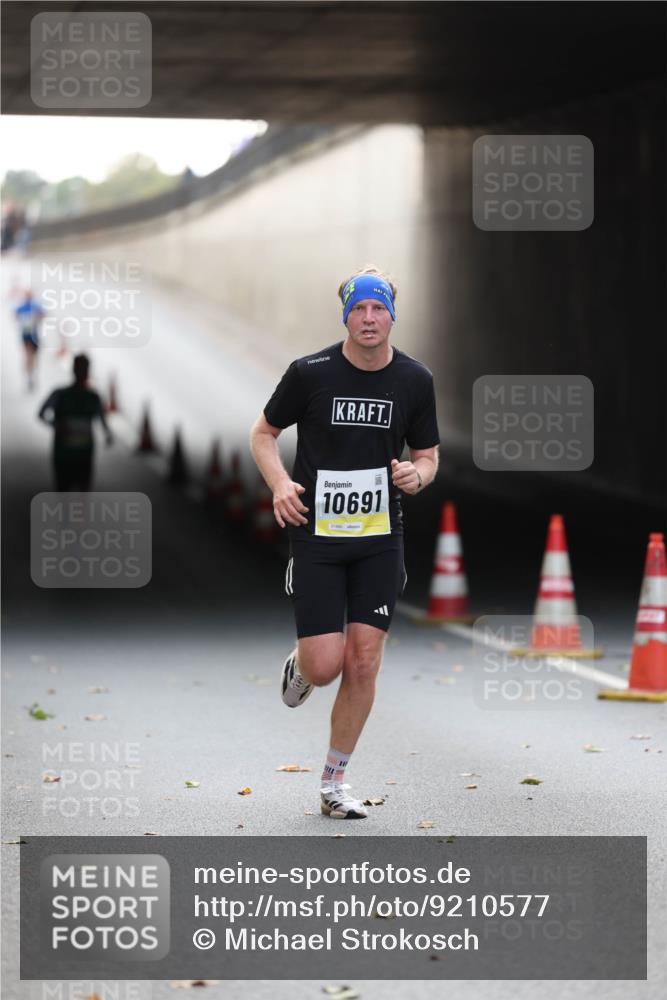 05.10.2025 - 20. swb-Marathon Bremen Michael Strokosch http://msf.ph/oto/9210577 05.10.2025 10:37:33 Laufen 10691 meine-sportfotos.de