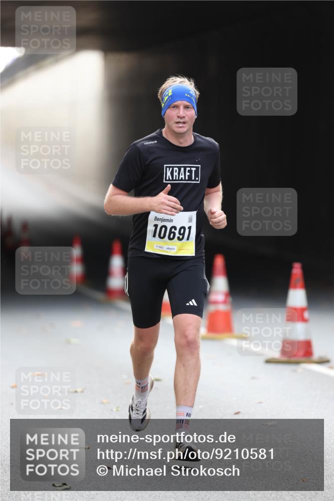 05.10.2025 - 20. swb-Marathon Bremen Michael Strokosch http://msf.ph/oto/9210581 05.10.2025 10:37:34 Laufen 10691, 01880 meine-sportfotos.de