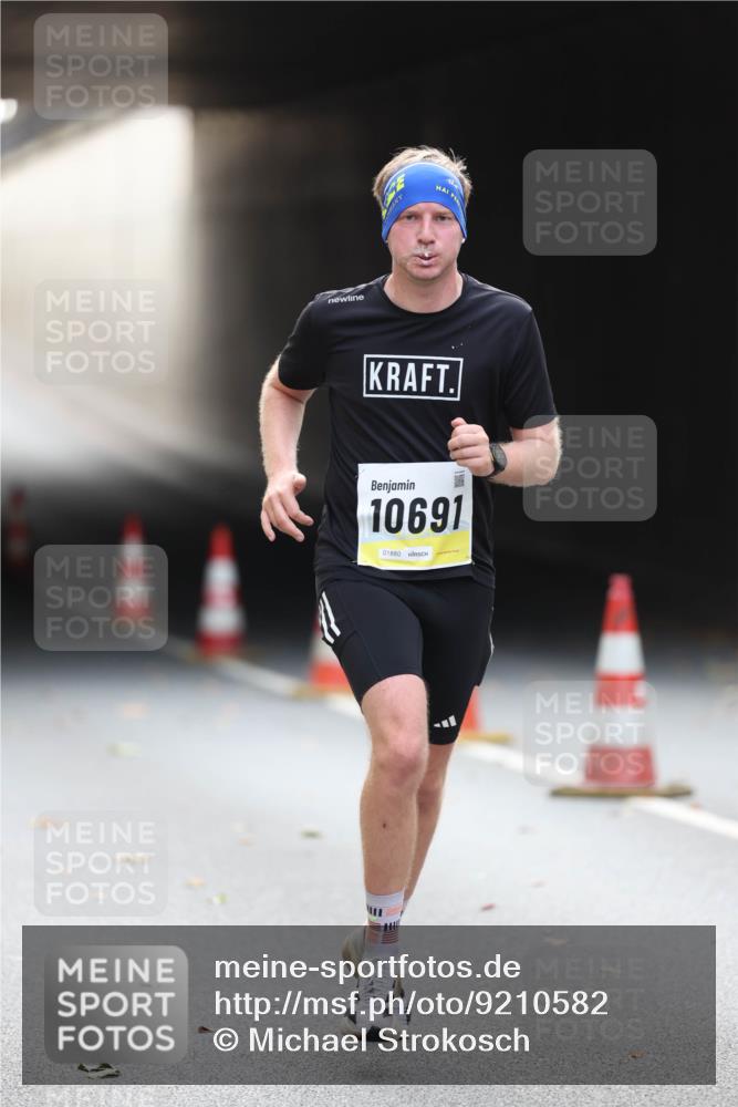 05.10.2025 - 20. swb-Marathon Bremen Michael Strokosch http://msf.ph/oto/9210582 05.10.2025 10:37:34 Laufen 10691, 01880 meine-sportfotos.de