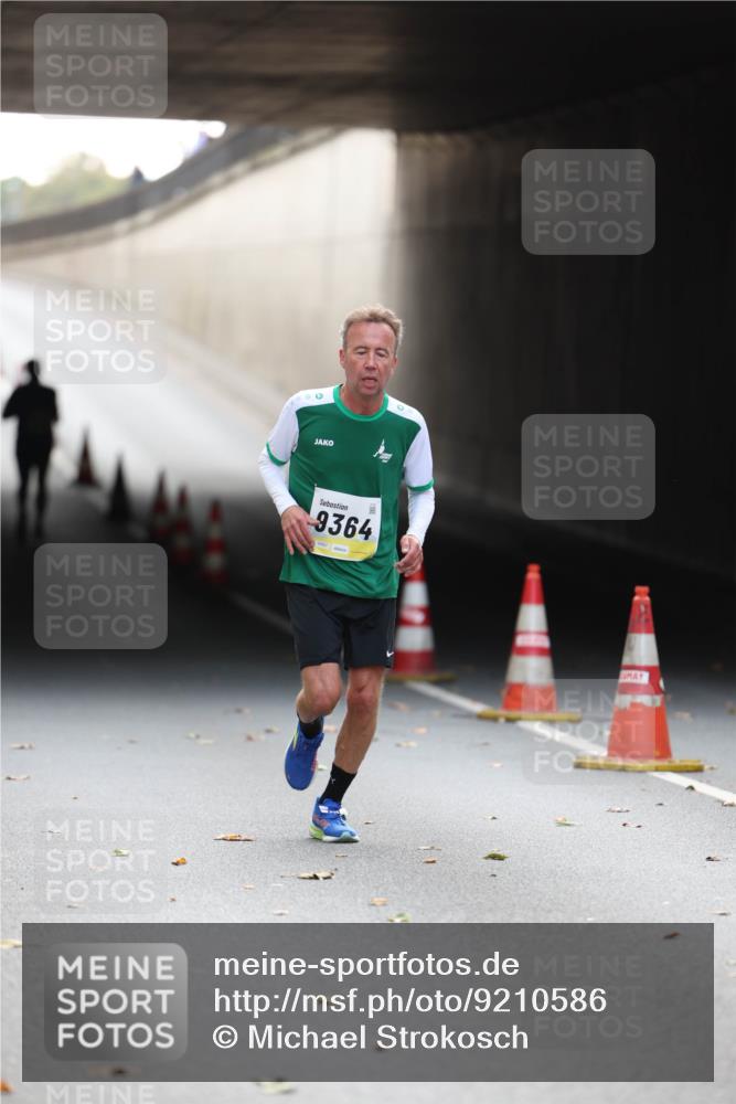 05.10.2025 - 20. swb-Marathon Bremen Michael Strokosch http://msf.ph/oto/9210586 05.10.2025 10:37:41 Laufen 9364 meine-sportfotos.de