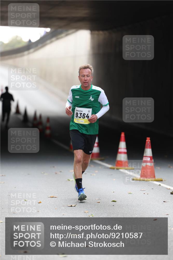 05.10.2025 - 20. swb-Marathon Bremen Michael Strokosch http://msf.ph/oto/9210587 05.10.2025 10:37:41 Laufen 9364 meine-sportfotos.de