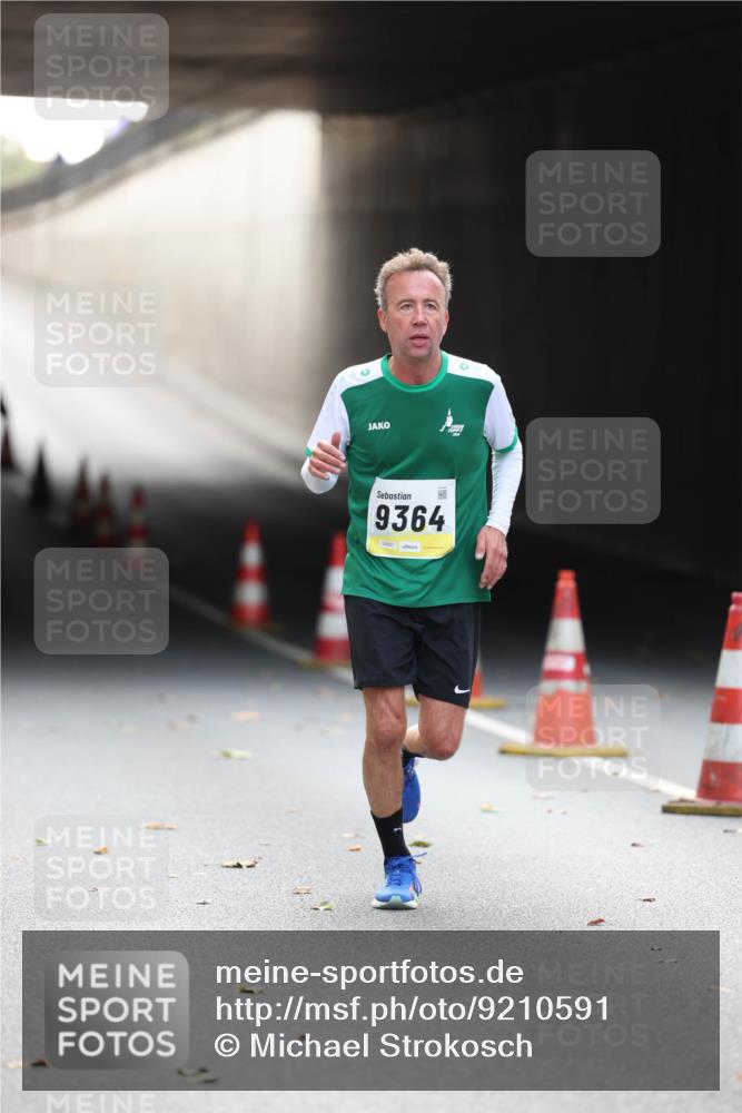 05.10.2025 - 20. swb-Marathon Bremen Michael Strokosch http://msf.ph/oto/9210591 05.10.2025 10:37:42 Laufen 9364, 02657 meine-sportfotos.de