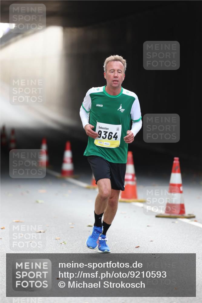 05.10.2025 - 20. swb-Marathon Bremen Michael Strokosch http://msf.ph/oto/9210593 05.10.2025 10:37:42 Laufen 9364, 02657 meine-sportfotos.de