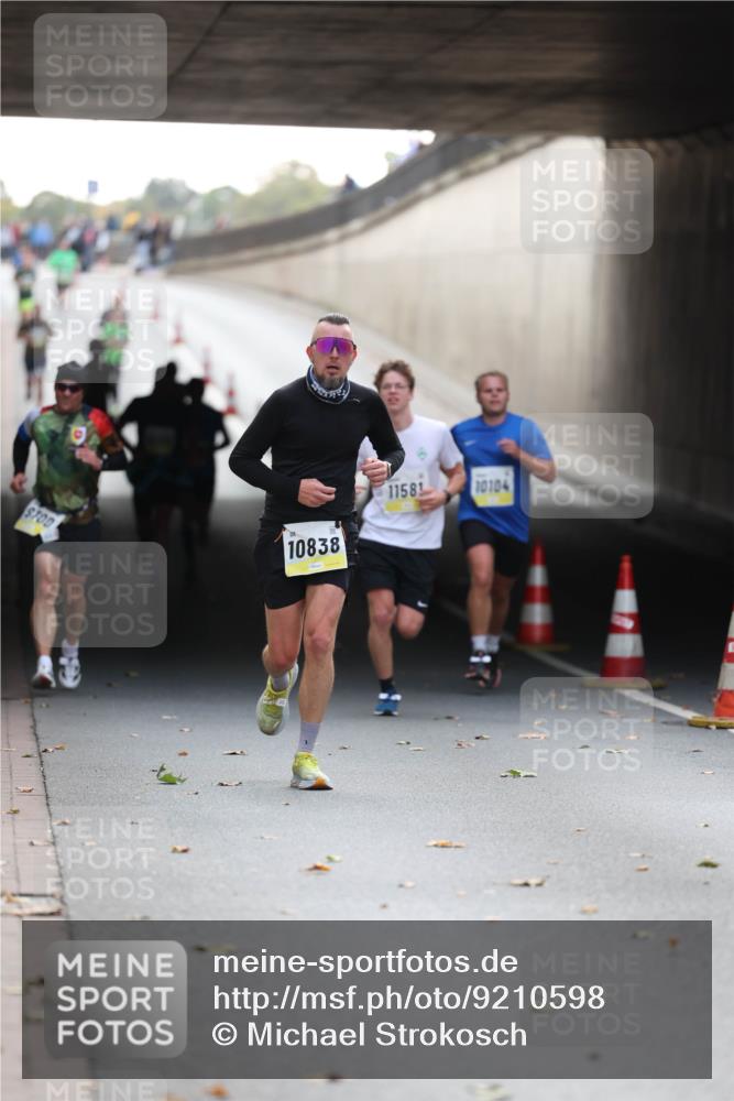 05.10.2025 - 20. swb-Marathon Bremen Michael Strokosch http://msf.ph/oto/9210598 05.10.2025 10:37:47 Laufen 10838, 11581, 10104 meine-sportfotos.de
