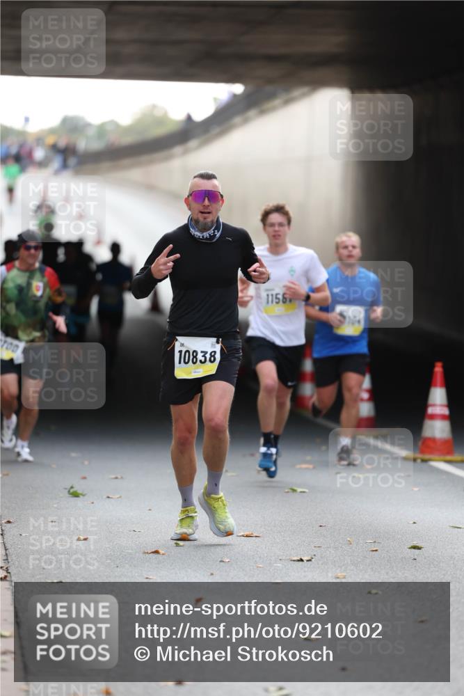 05.10.2025 - 20. swb-Marathon Bremen Michael Strokosch http://msf.ph/oto/9210602 05.10.2025 10:37:48 Laufen 10838, 1156, 104 meine-sportfotos.de