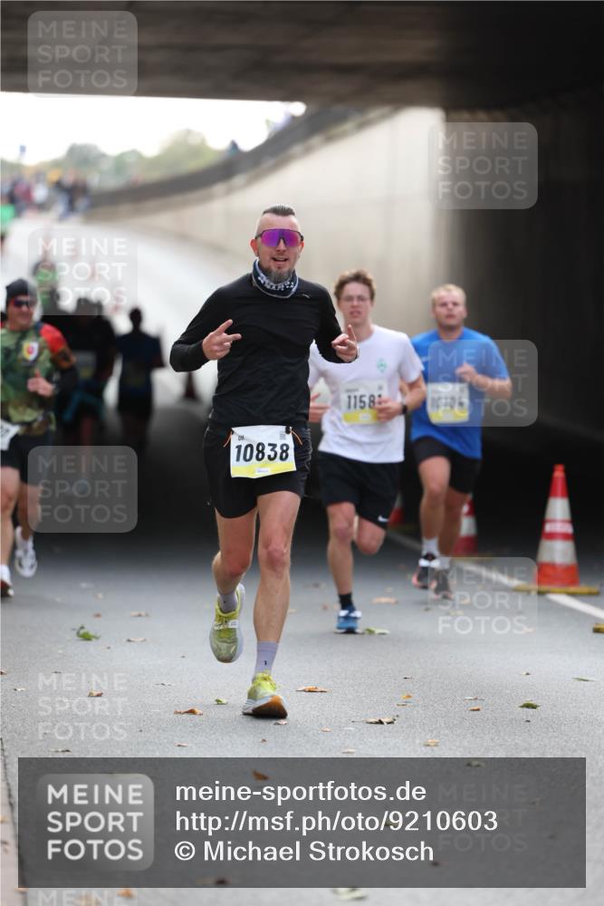 05.10.2025 - 20. swb-Marathon Bremen Michael Strokosch http://msf.ph/oto/9210603 05.10.2025 10:37:48 Laufen 10838, 1158, 10104 meine-sportfotos.de