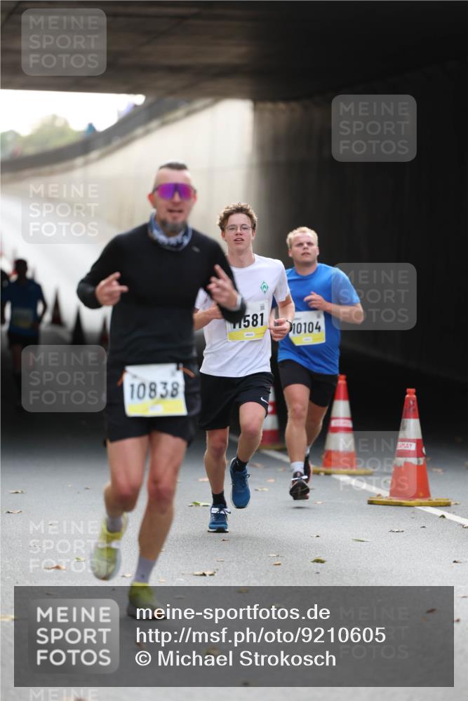 05.10.2025 - 20. swb-Marathon Bremen Michael Strokosch http://msf.ph/oto/9210605 05.10.2025 10:37:49 Laufen 10838, 1581, 10104 meine-sportfotos.de