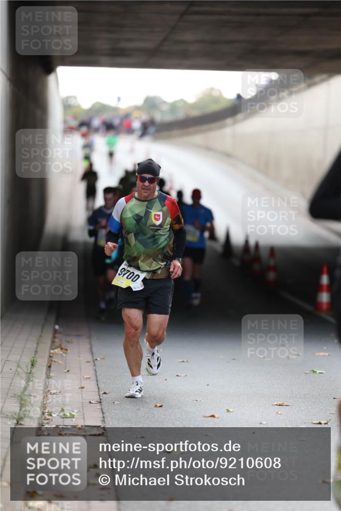 05.10.2025 - 20. swb-Marathon Bremen Michael Strokosch http://msf.ph/oto/9210608 05.10.2025 10:37:50 Laufen 8700, 2 meine-sportfotos.de