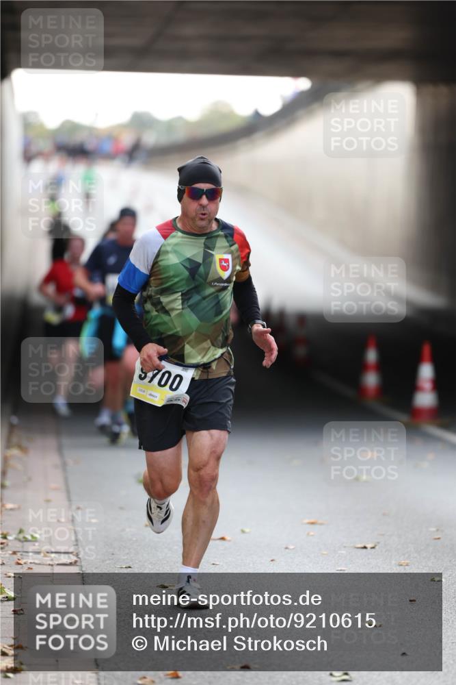 05.10.2025 - 20. swb-Marathon Bremen Michael Strokosch http://msf.ph/oto/9210615 05.10.2025 10:37:52 Laufen 5700, 1 meine-sportfotos.de