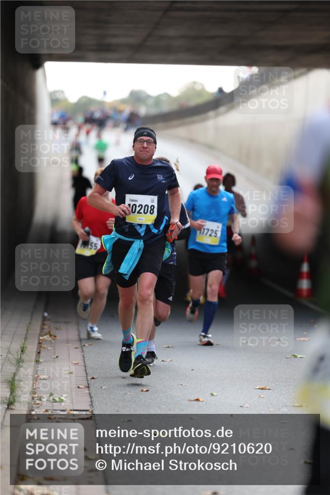 05.10.2025 - 20. swb-Marathon Bremen Michael Strokosch http://msf.ph/oto/9210620 05.10.2025 10:37:54 Laufen 55, 0208, 11725 meine-sportfotos.de