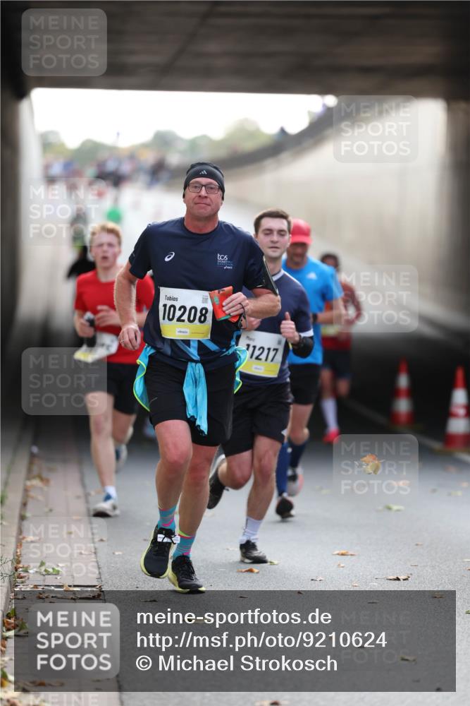 05.10.2025 - 20. swb-Marathon Bremen Michael Strokosch http://msf.ph/oto/9210624 05.10.2025 10:37:55 Laufen 10208, 1217 meine-sportfotos.de