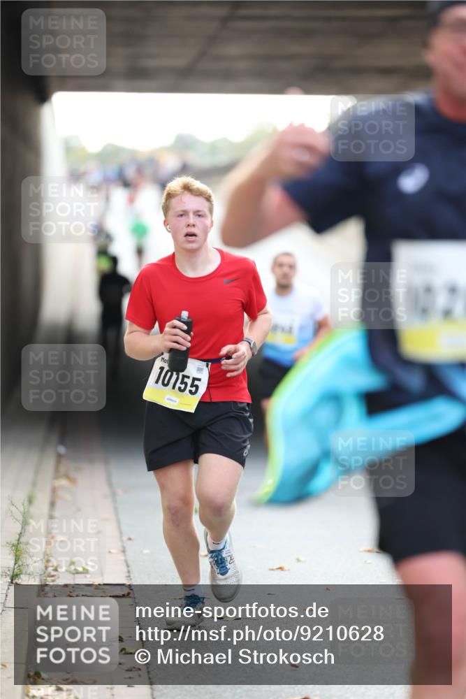05.10.2025 - 20. swb-Marathon Bremen Michael Strokosch http://msf.ph/oto/9210628 05.10.2025 10:37:58 Laufen 110, 102, 10155 meine-sportfotos.de