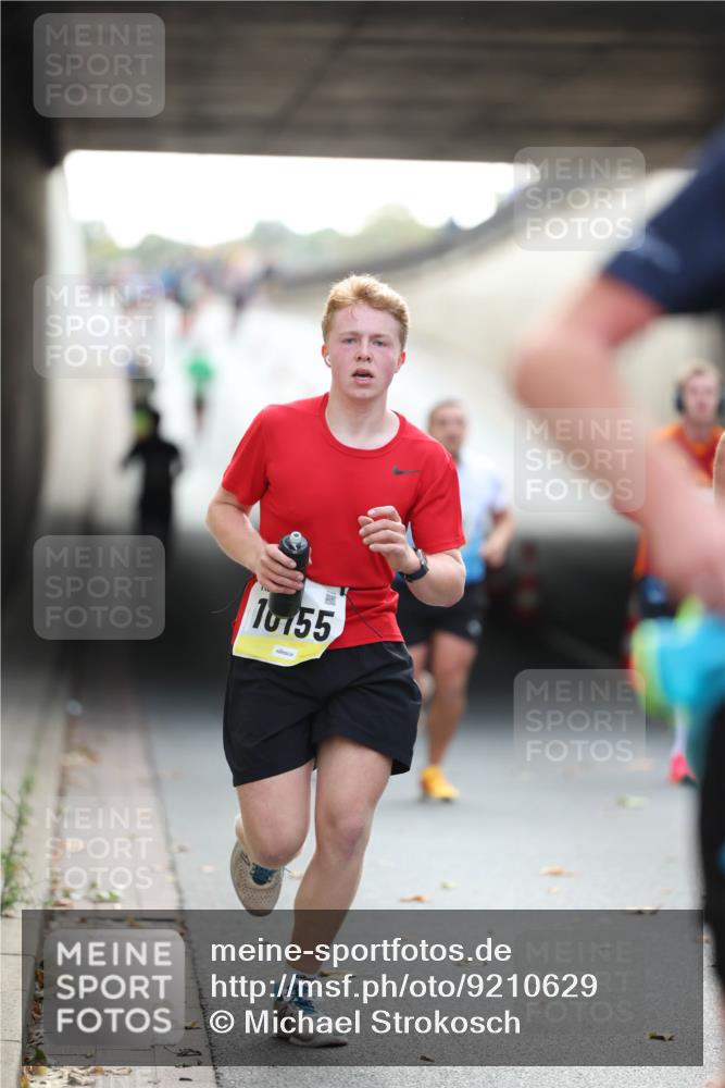 05.10.2025 - 20. swb-Marathon Bremen Michael Strokosch http://msf.ph/oto/9210629 05.10.2025 10:37:58 Laufen 10155 meine-sportfotos.de