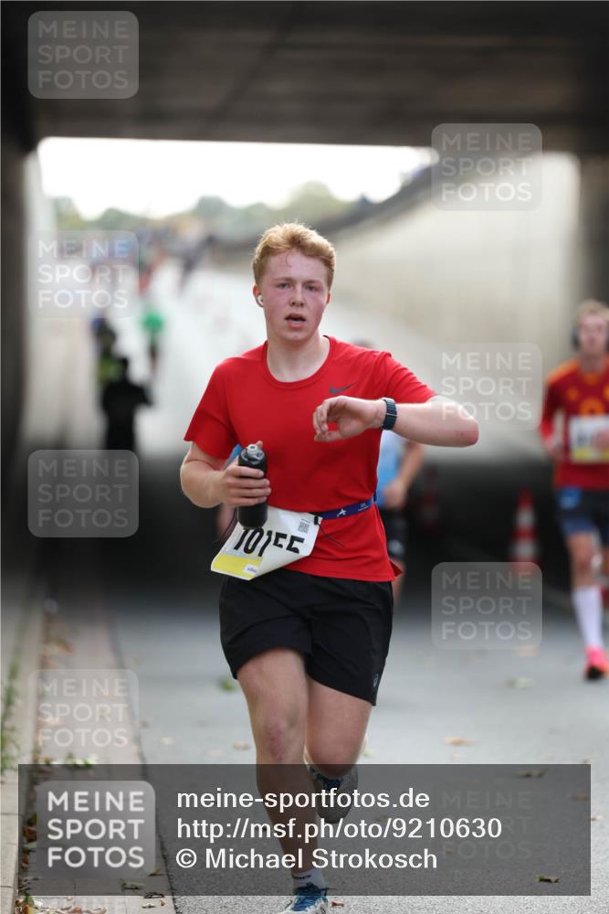05.10.2025 - 20. swb-Marathon Bremen Michael Strokosch http://msf.ph/oto/9210630 05.10.2025 10:37:59 Laufen  meine-sportfotos.de