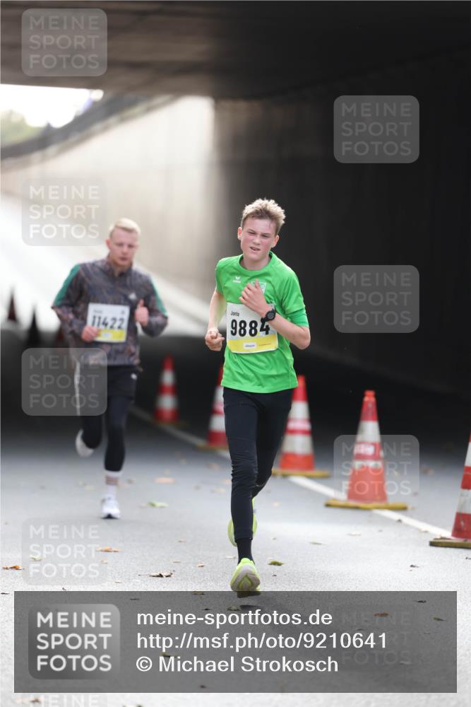 05.10.2025 - 20. swb-Marathon Bremen Michael Strokosch http://msf.ph/oto/9210641 05.10.2025 10:38:05 Laufen 11422, 9884 meine-sportfotos.de