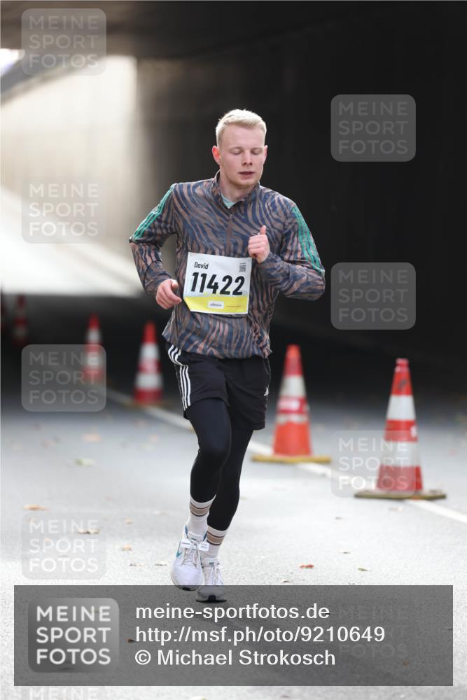 05.10.2025 - 20. swb-Marathon Bremen Michael Strokosch http://msf.ph/oto/9210649 05.10.2025 10:38:08 Laufen 11422 meine-sportfotos.de