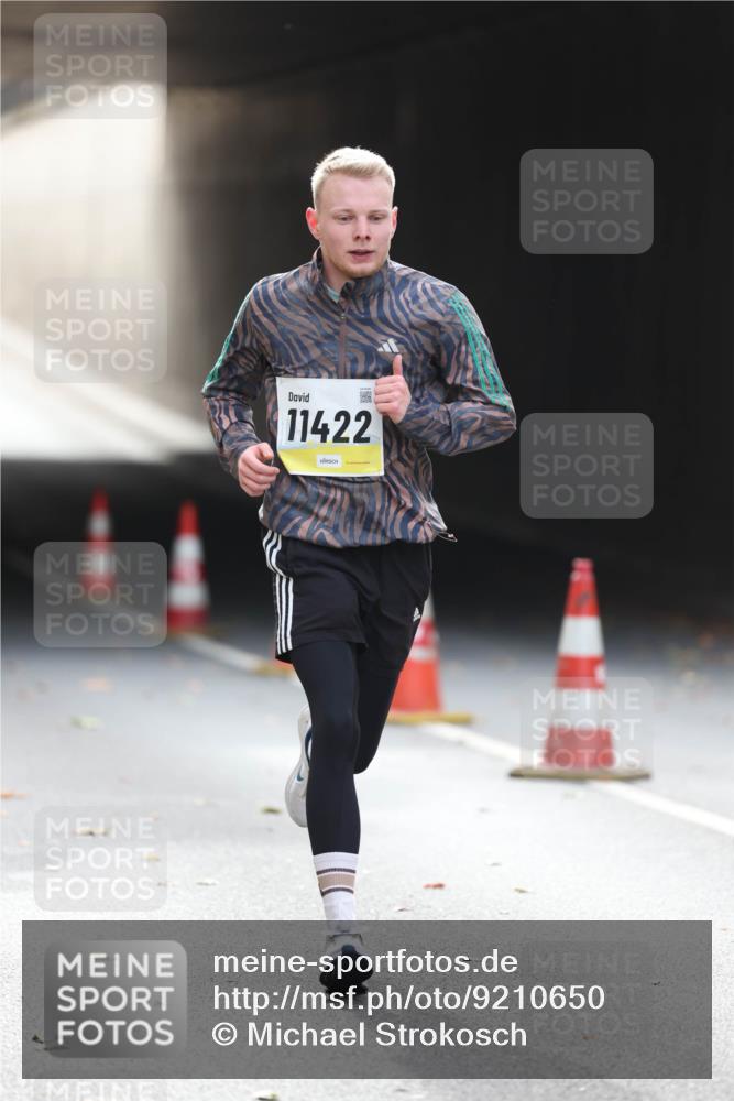 05.10.2025 - 20. swb-Marathon Bremen Michael Strokosch http://msf.ph/oto/9210650 05.10.2025 10:38:08 Laufen 11422 meine-sportfotos.de