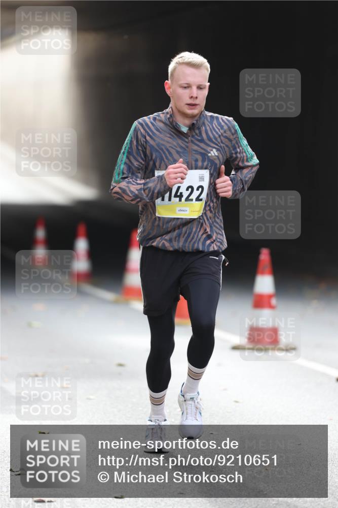 05.10.2025 - 20. swb-Marathon Bremen Michael Strokosch http://msf.ph/oto/9210651 05.10.2025 10:38:08 Laufen 1422 meine-sportfotos.de