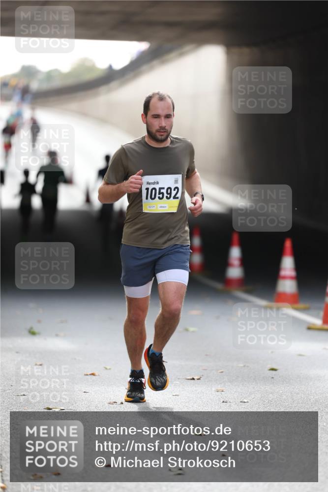 05.10.2025 - 20. swb-Marathon Bremen Michael Strokosch http://msf.ph/oto/9210653 05.10.2025 10:38:09 Laufen 10592 meine-sportfotos.de