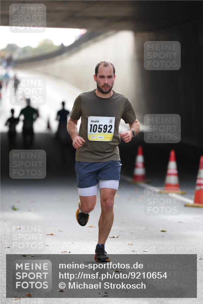 05.10.2025 - 20. swb-Marathon Bremen Michael Strokosch http://msf.ph/oto/9210654 05.10.2025 10:38:09 Laufen 10592, 02124 meine-sportfotos.de