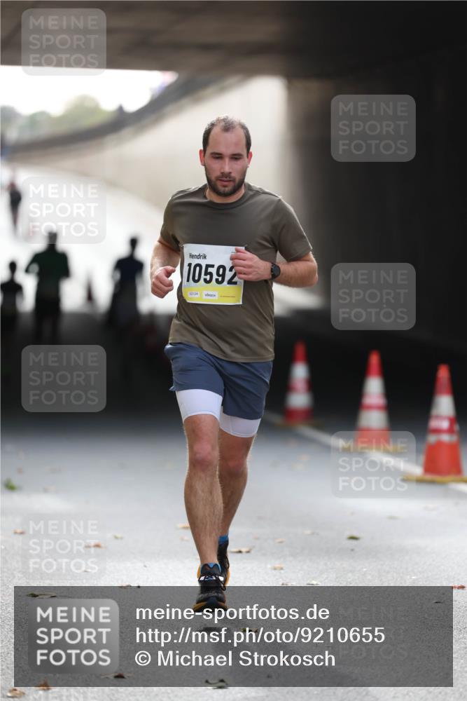 05.10.2025 - 20. swb-Marathon Bremen Michael Strokosch http://msf.ph/oto/9210655 05.10.2025 10:38:09 Laufen 10592, 02124 meine-sportfotos.de