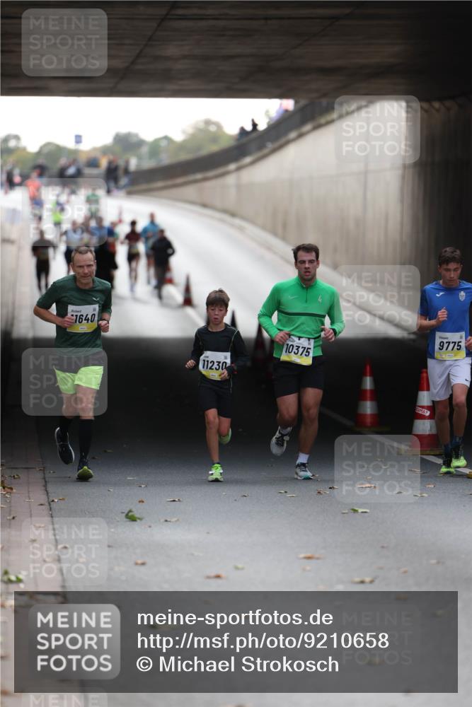 05.10.2025 - 20. swb-Marathon Bremen Michael Strokosch http://msf.ph/oto/9210658 05.10.2025 10:38:14 Laufen 1640, 11230, 10375, 9775 meine-sportfotos.de