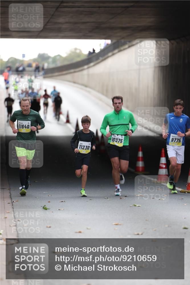 05.10.2025 - 20. swb-Marathon Bremen Michael Strokosch http://msf.ph/oto/9210659 05.10.2025 10:38:15 Laufen 11640, 11230, 10375, 9775 meine-sportfotos.de