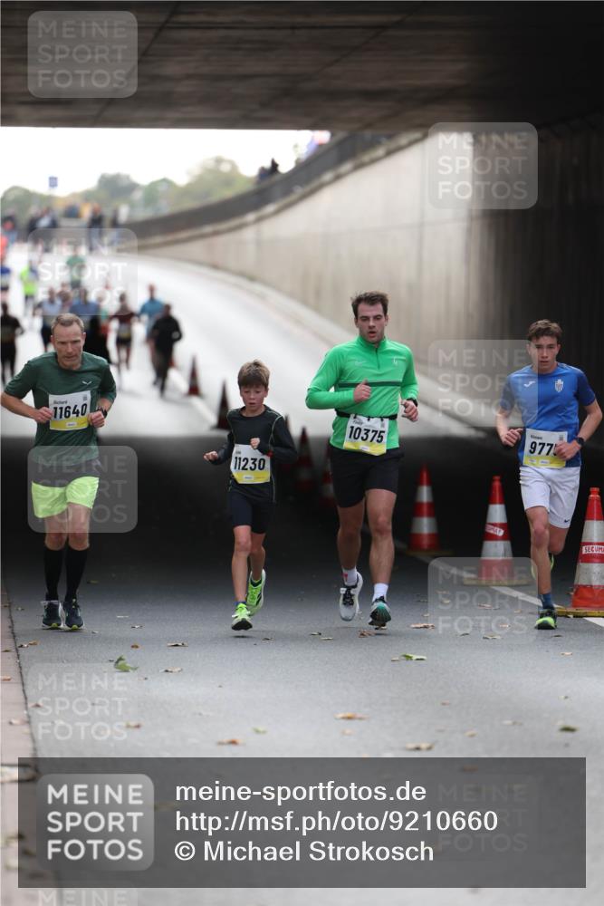 05.10.2025 - 20. swb-Marathon Bremen Michael Strokosch http://msf.ph/oto/9210660 05.10.2025 10:38:15 Laufen 11640, 11230, 10375, 977 meine-sportfotos.de