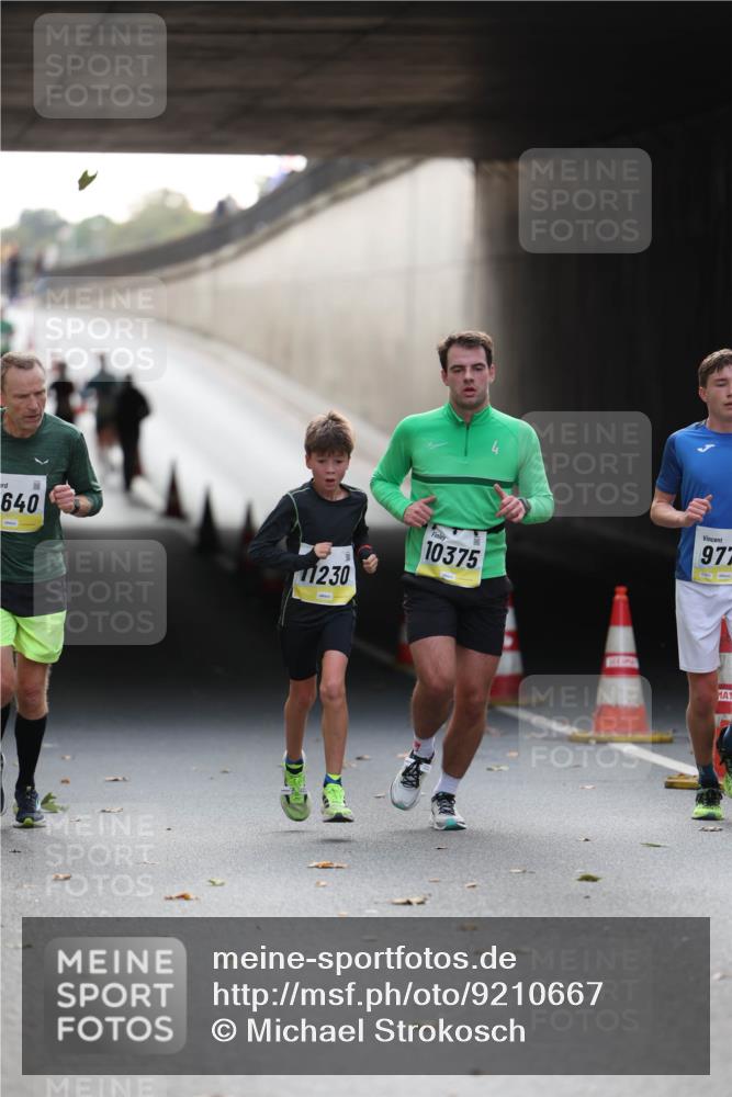 05.10.2025 - 20. swb-Marathon Bremen Michael Strokosch http://msf.ph/oto/9210667 05.10.2025 10:38:16 Laufen 640, 1230, 10375, 977 meine-sportfotos.de