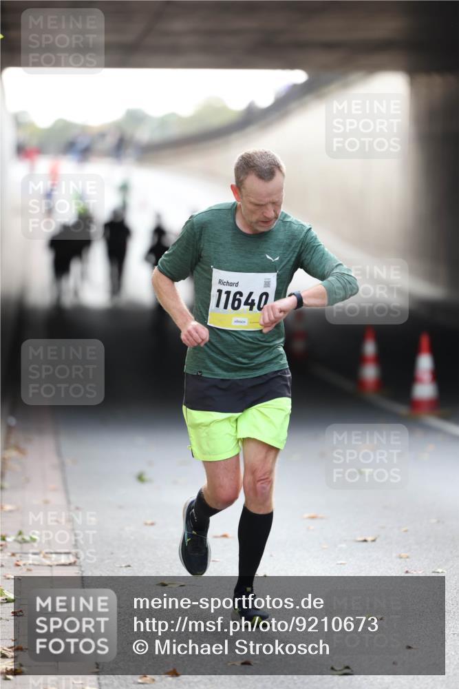 05.10.2025 - 20. swb-Marathon Bremen Michael Strokosch http://msf.ph/oto/9210673 05.10.2025 10:38:19 Laufen 25, 11640 meine-sportfotos.de