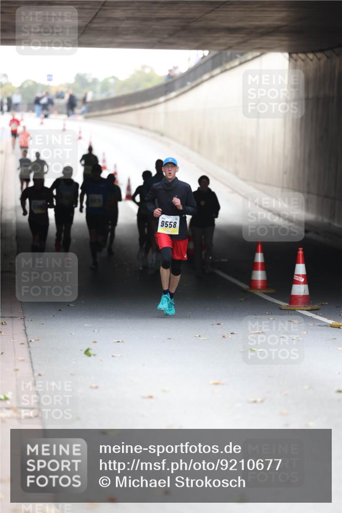 05.10.2025 - 20. swb-Marathon Bremen Michael Strokosch http://msf.ph/oto/9210677 05.10.2025 10:38:25 Laufen 9558 meine-sportfotos.de